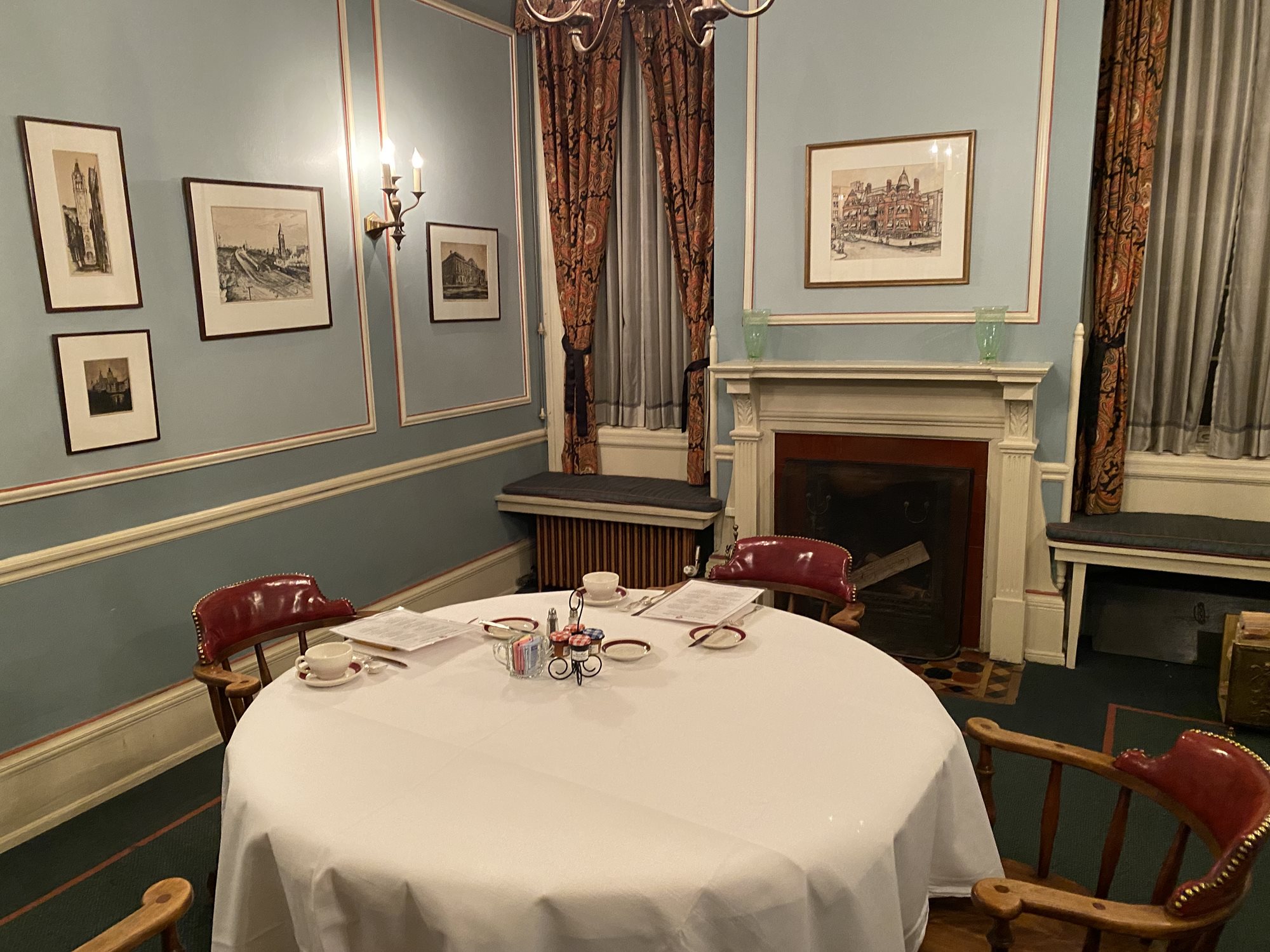 room_A_for_breakfast